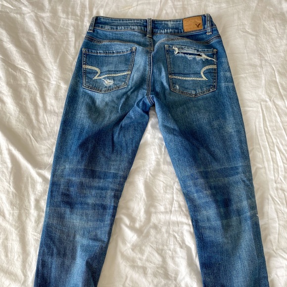 2/$40💜 CLOSET CLEAN OUT: American Eagle ripped boyfriend jeans - Picture 3 of 10